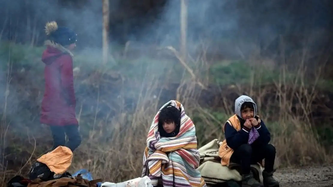 Yunan askerinden göçmenlere sert müdahale