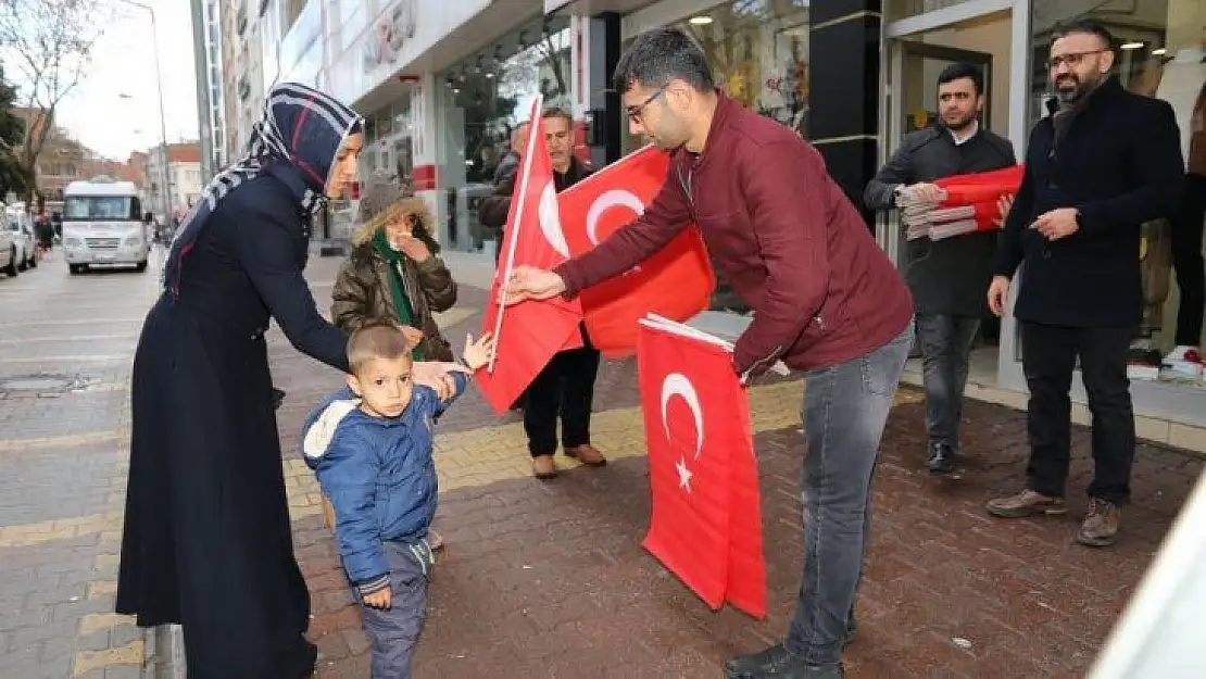 Yunan milletvekiline Türk bayraklı tepki