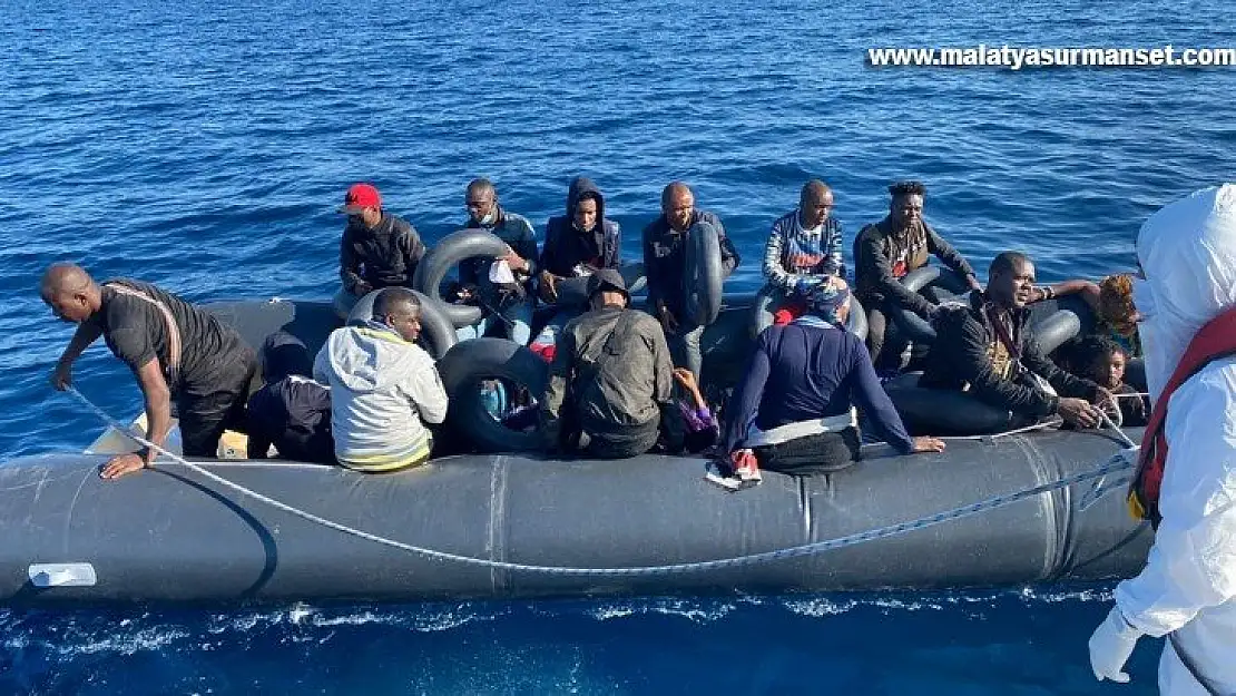 Yunanistan ittiği mültecileri Türk sahil güvenlik ekipleri kurtardı