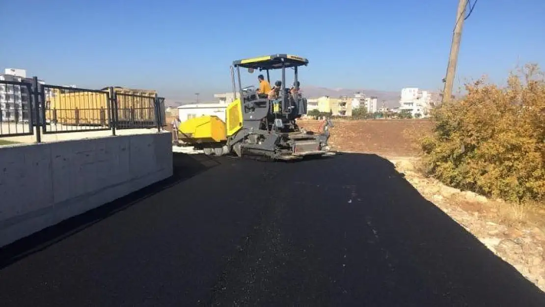 Yunus Emre Mahallesi'nde asfalt çalışması