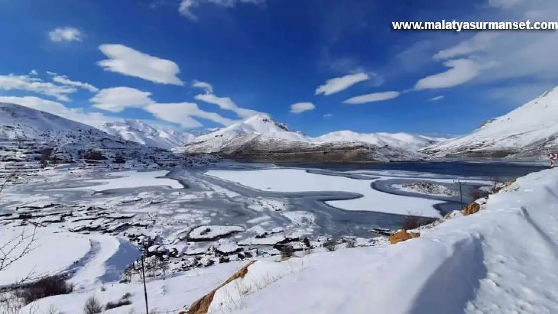 Yüzen adalar kar ile ayrı güzel