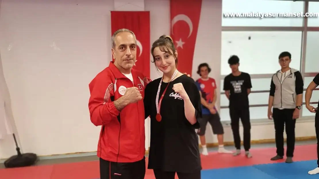 Zeynep Zafer'den 1 haftada 3 altın madalya