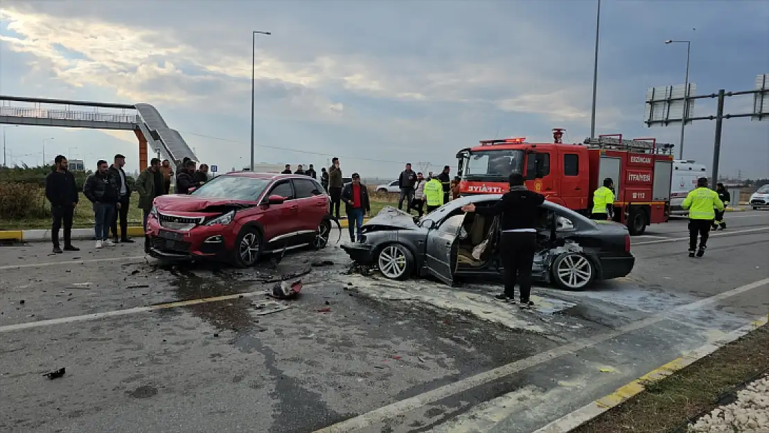 Zincirleme Trafik Kazasında 6 Kişi Yaralandı