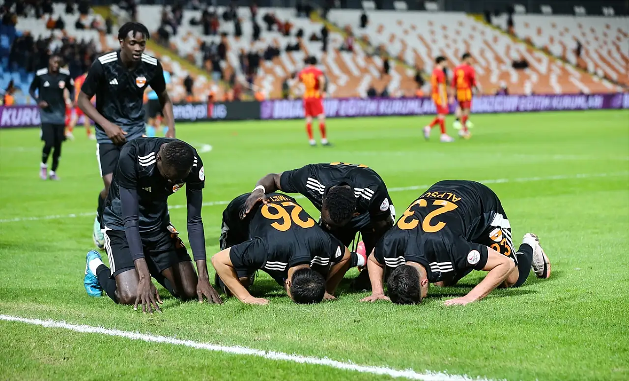 Adanaspor  3  Yeni Malatyaspor  1