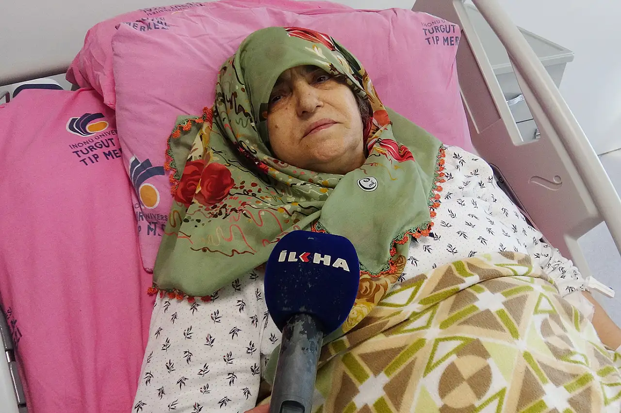 Malatya'da 73 yaşındaki kadının dizinden 24 taşlaşmış tümör çıkarıldı!