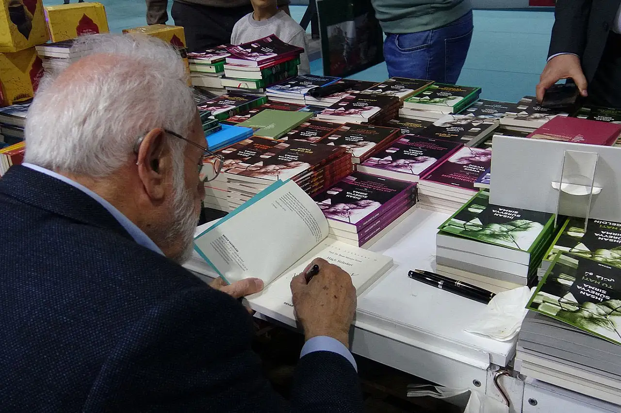 Kitapların Değil Telefonların Kölesi Olduk!