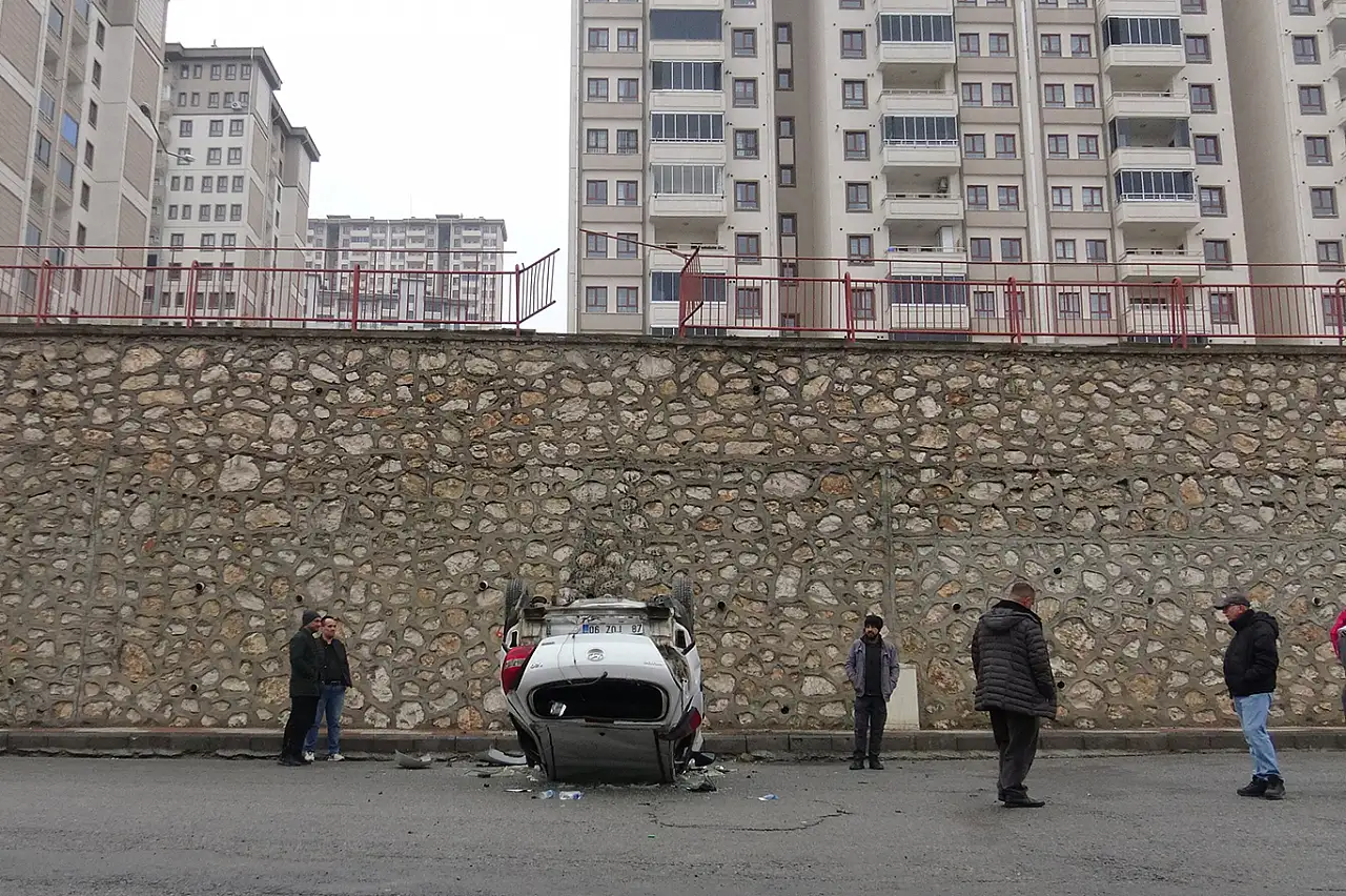 Ters Dönen Araçtan Minik Öğrenci Hafif Yaralı Kurtuldu