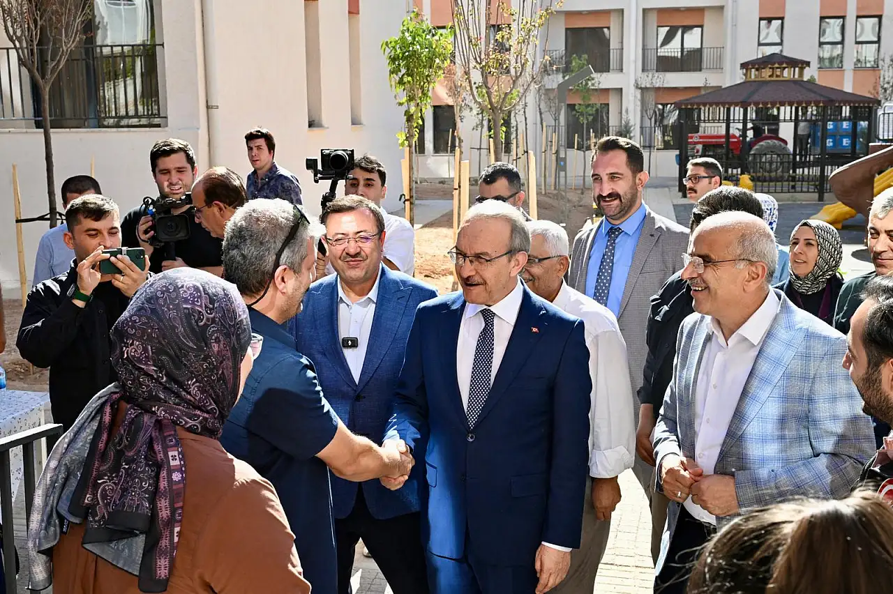 Makamda Değil Sahadan Yöneten Vali: