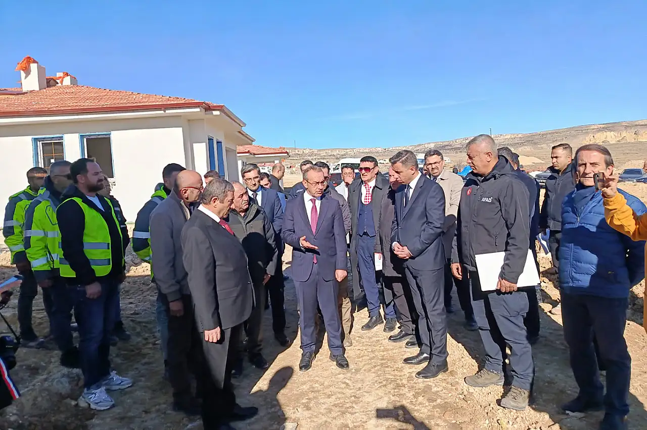 Malatya'da depremzedelere köy evleri teslim edildi