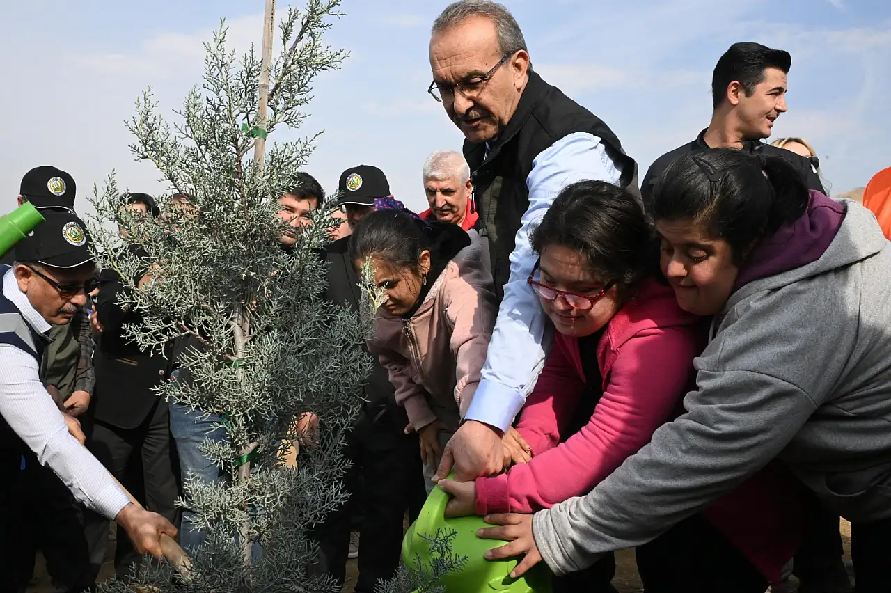 Makamda Değil Sahadan Yöneten Vali: