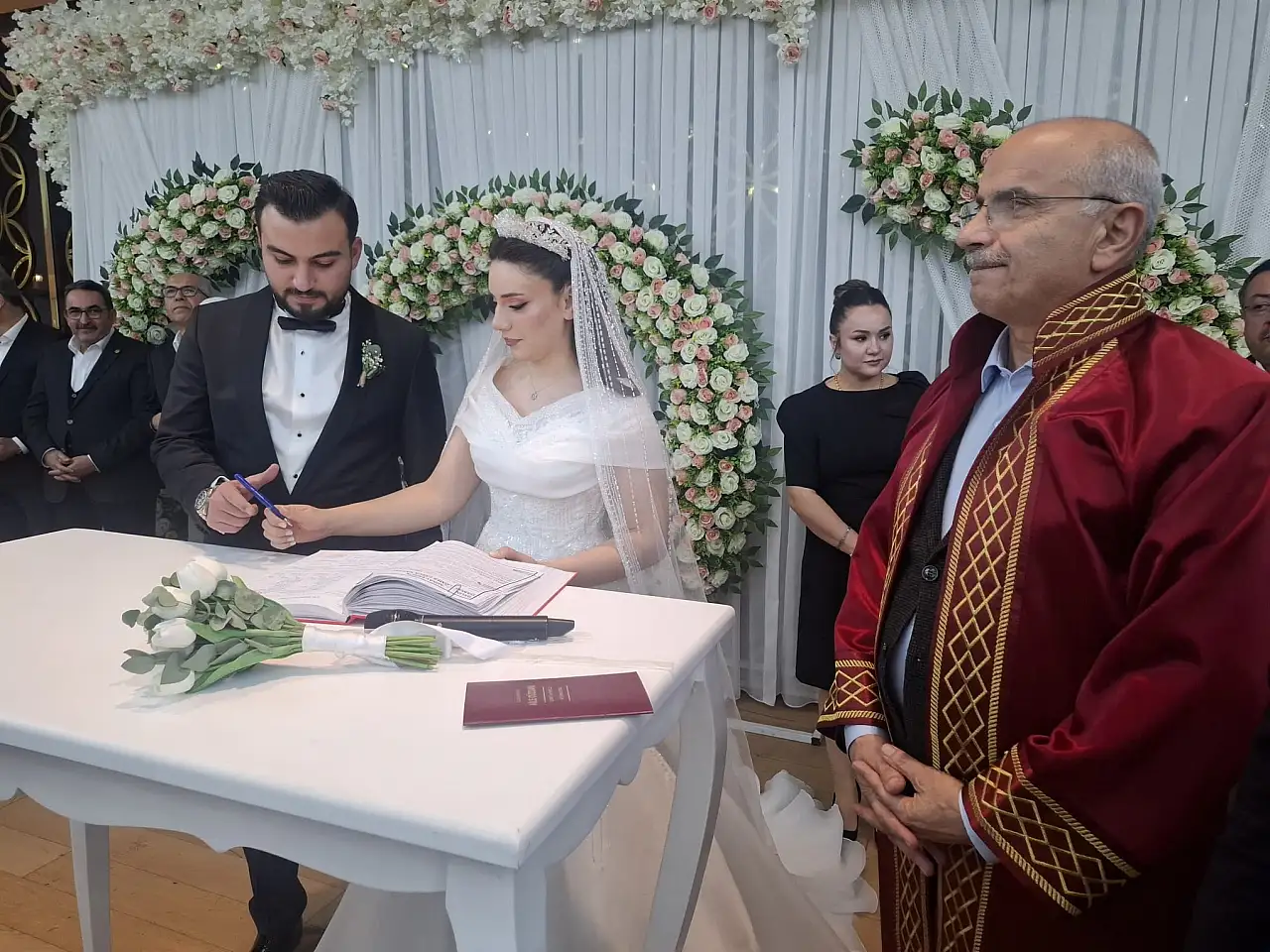 Kahtalı ve Ergün Ailelerinin Mutlu Gününde Malatya Protokolü Bir Araya Geldi