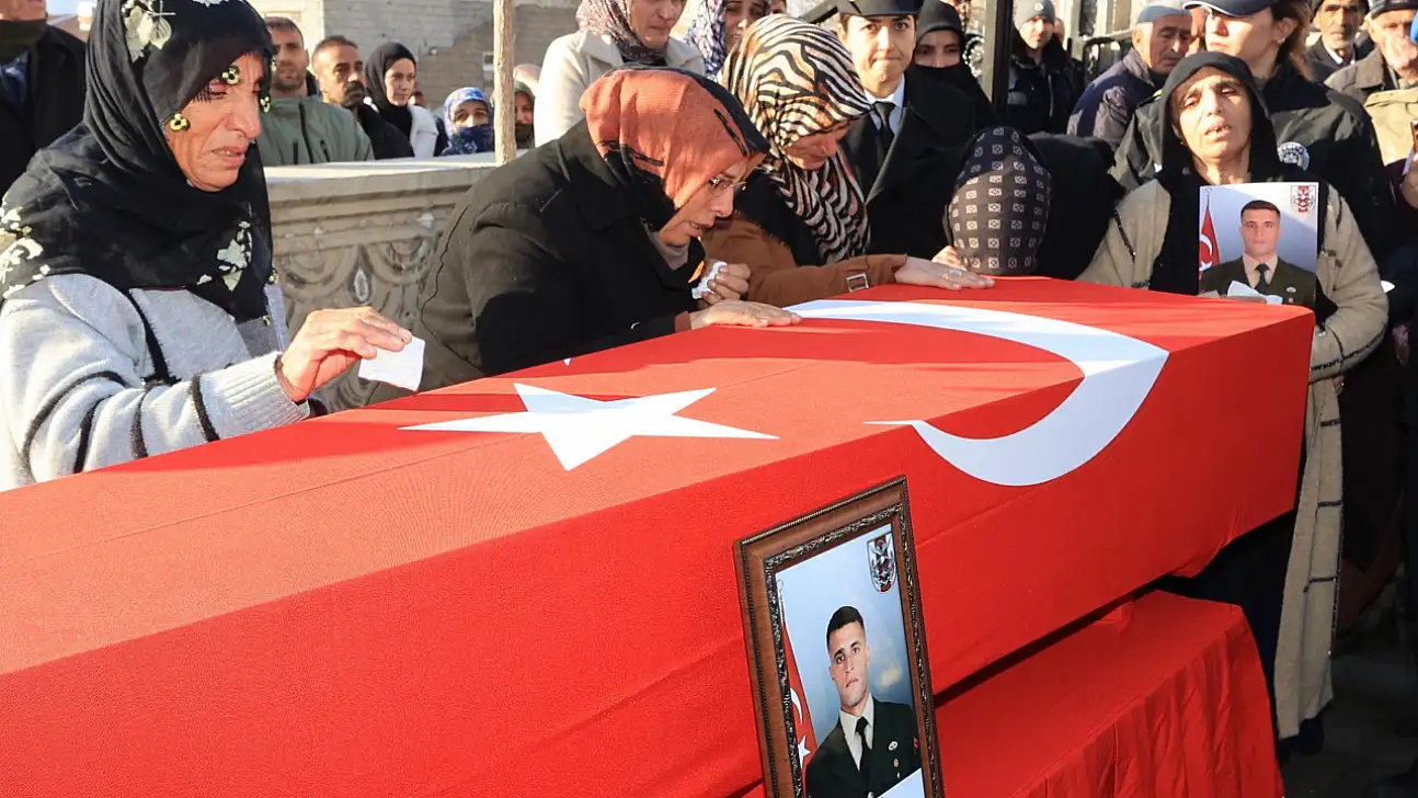 Hayatını kaybeden uzman çavuş Arı, son yolculuğuna uğurlandı