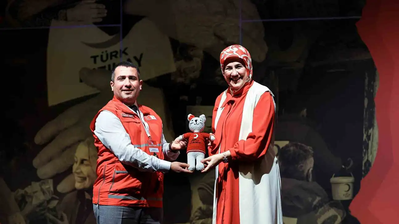 Kızılay Muradiye Şubesi iyilikte Türkiye birincisi oldu