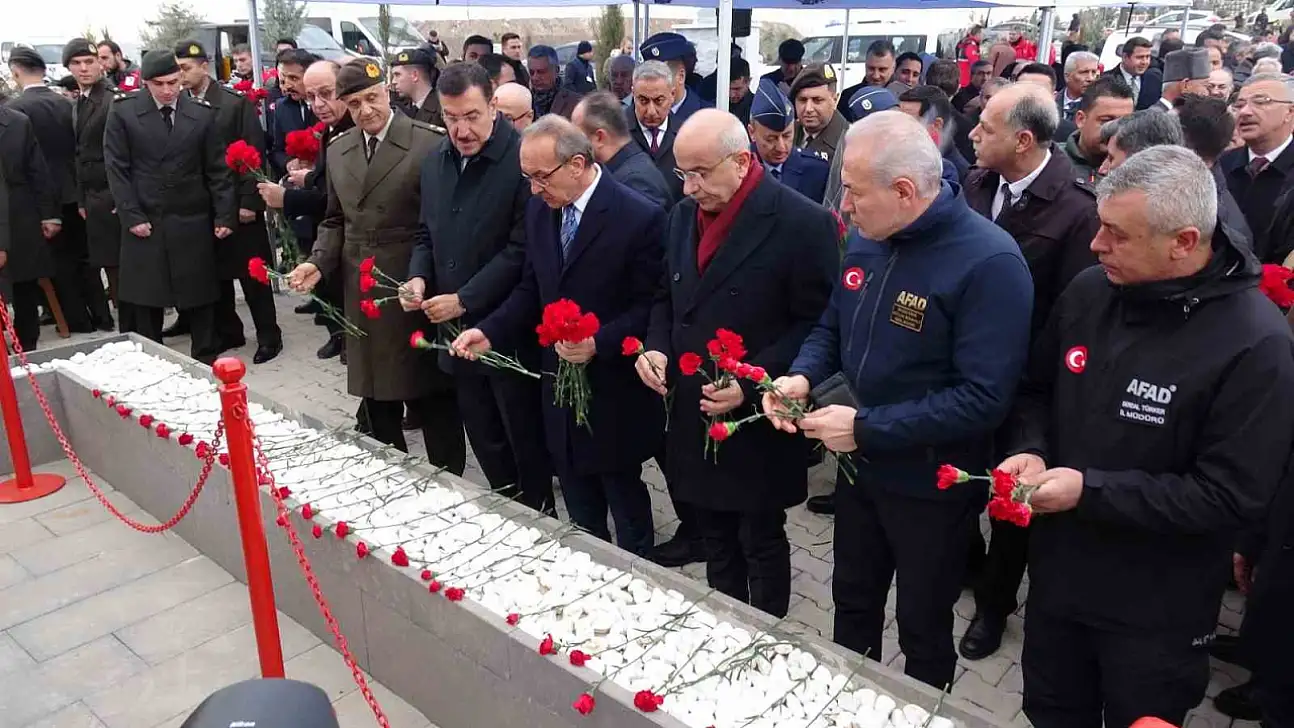 Malatya'da depremde hayatını kaybedenler anıldı