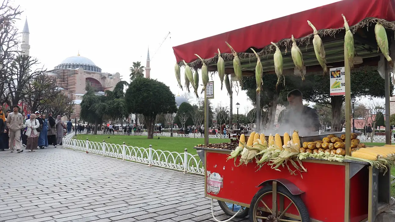 Tarihin gölgesinde sokak lezzetleri