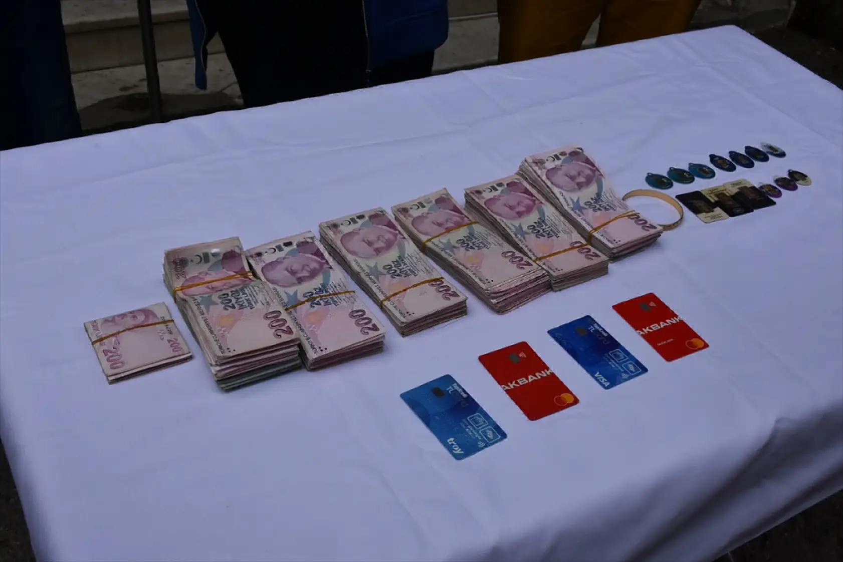 Polisler 1 Milyon Lirasını Kurtardı