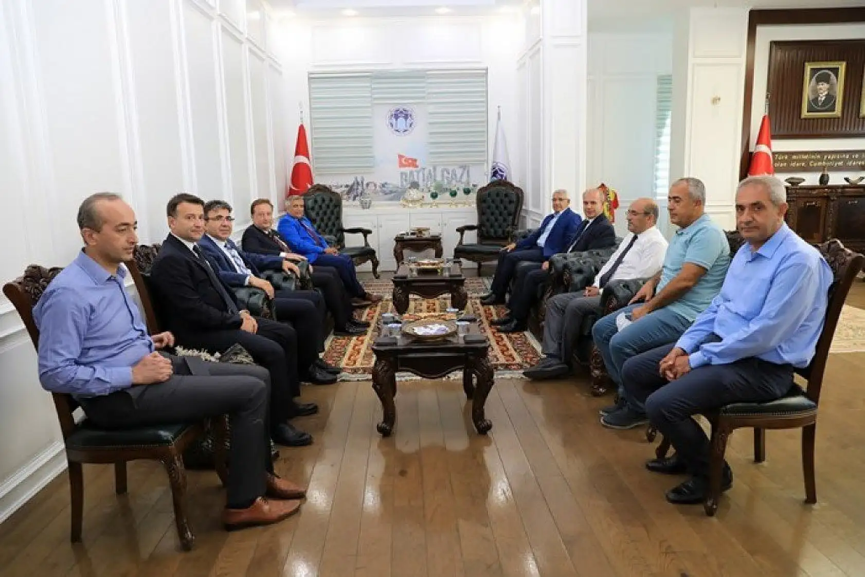 Başkan Güder, Balıkesir'den Gelen Misafirleri Tarihi Mekanlarda Ağırladı