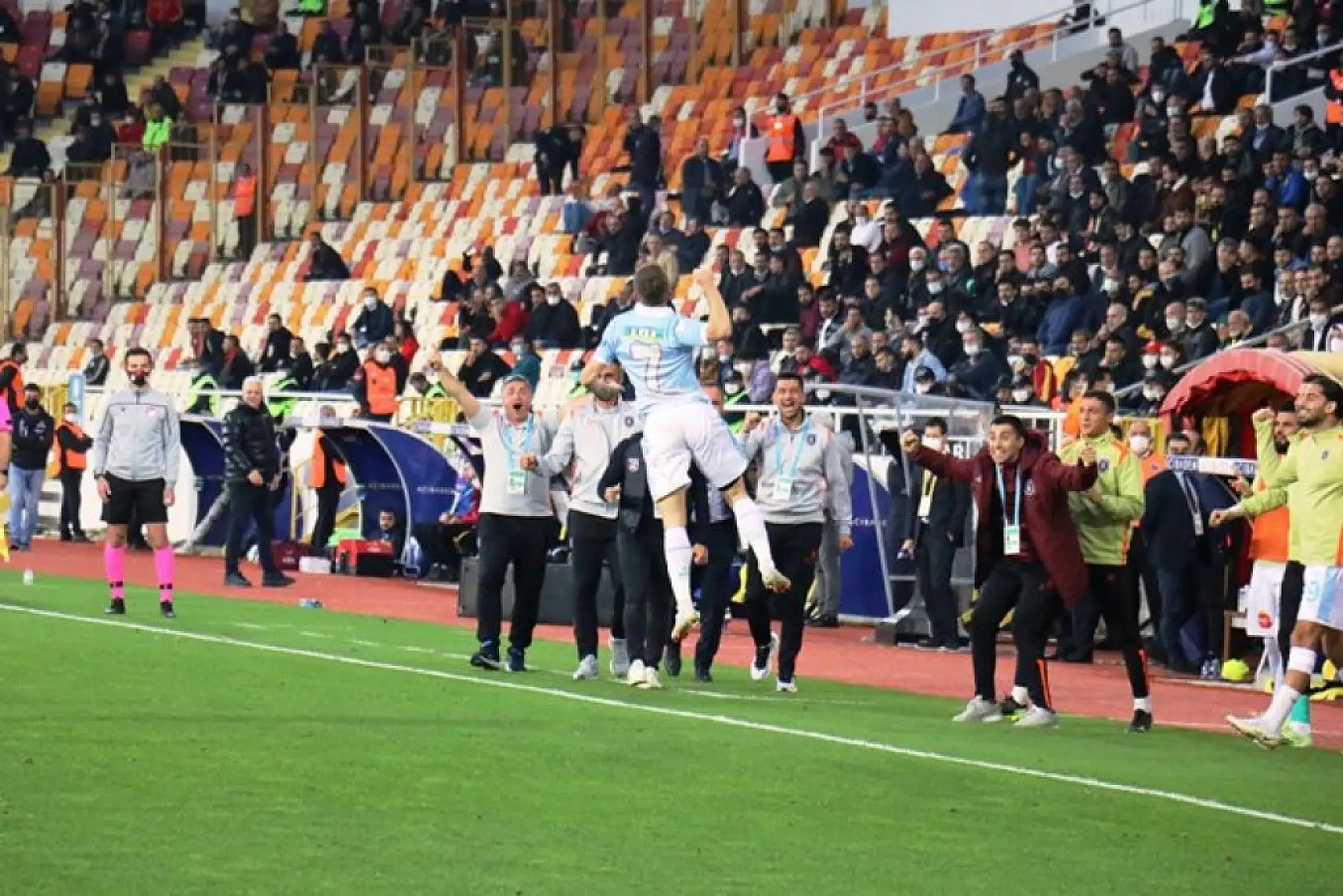 Medipol Başakşehir Maçından Kareler