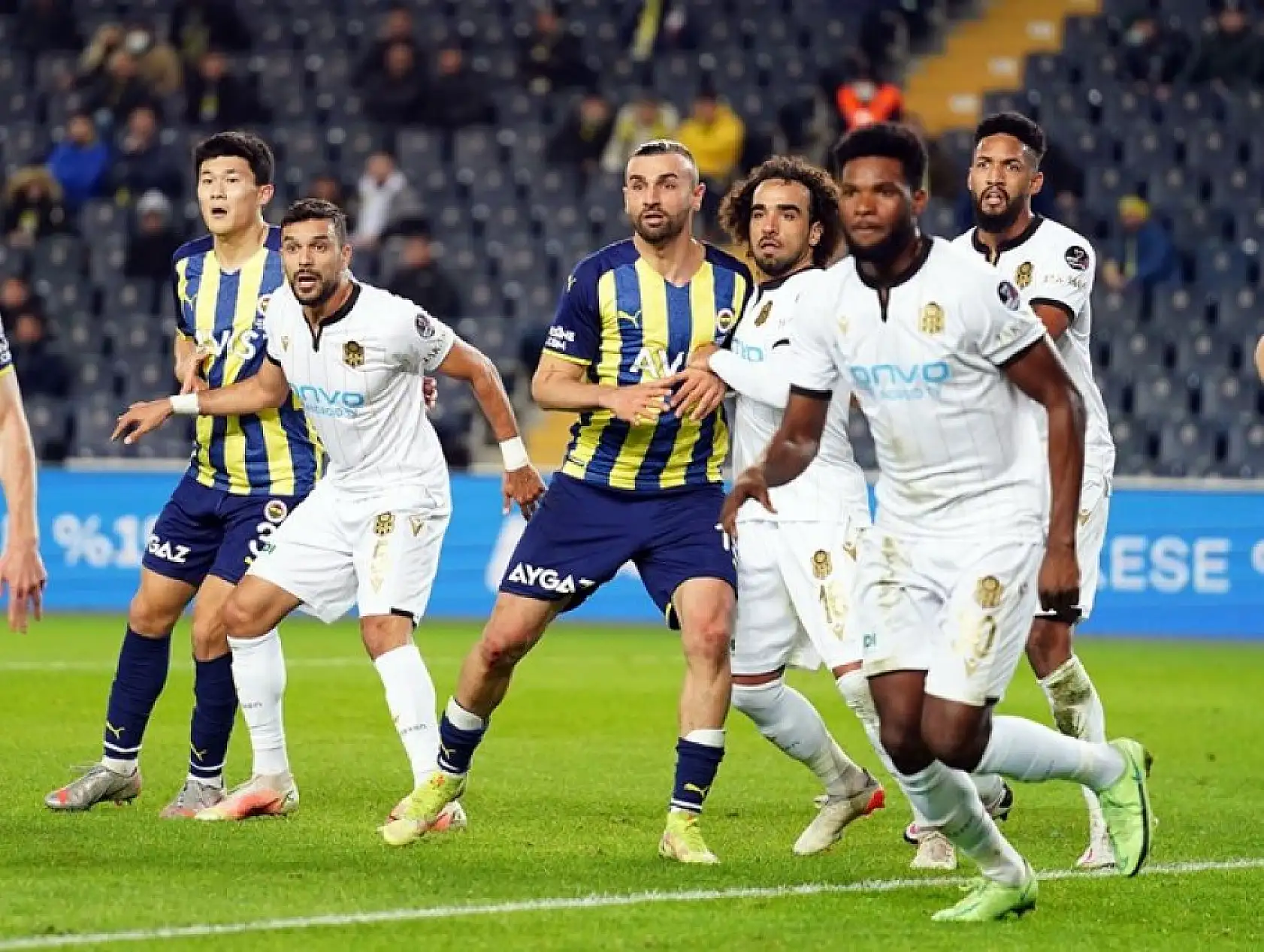 Fenerbahce Yeni Malatyaspor Karşılaşmasından Kareler