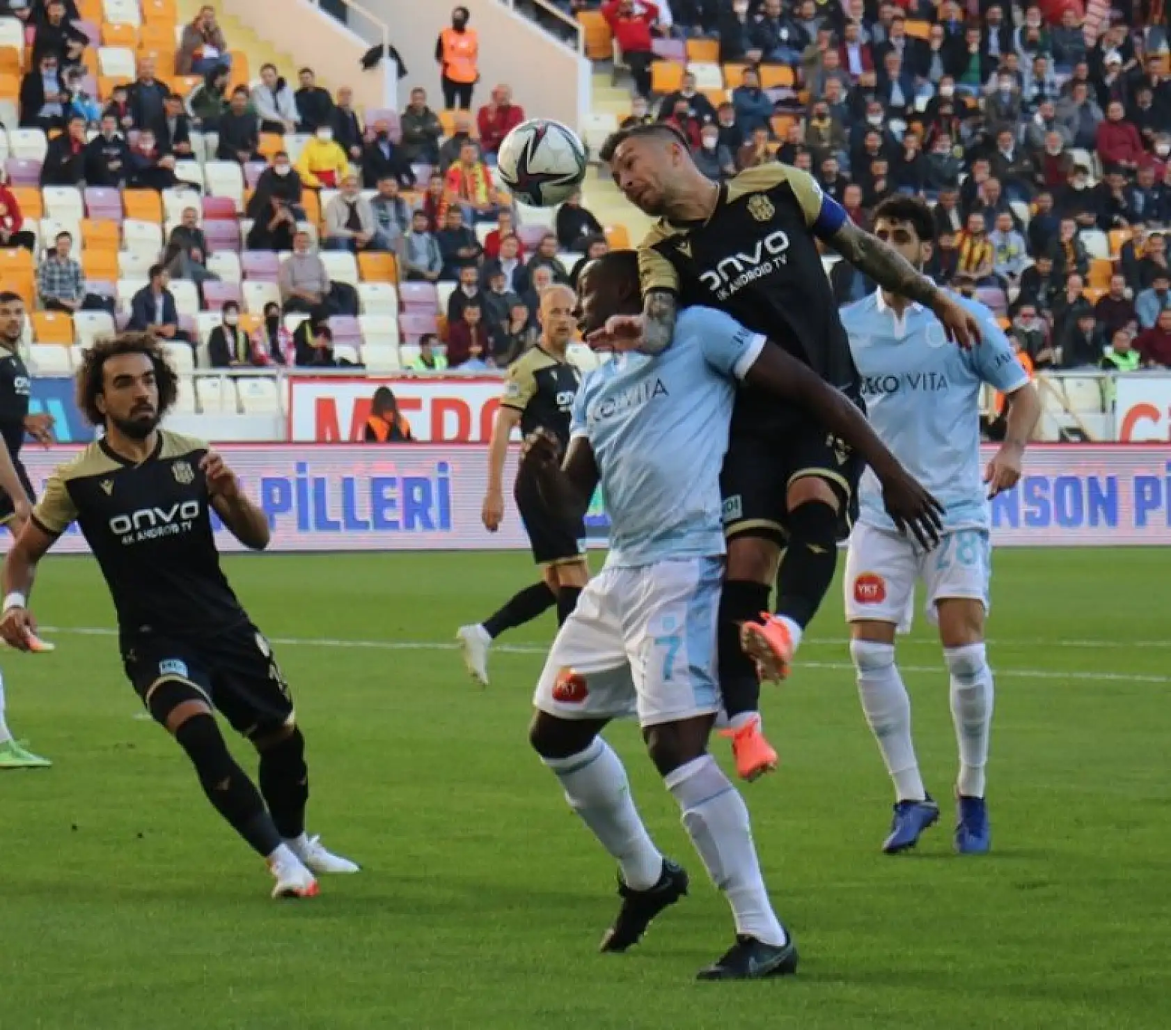 Medipol Başakşehir Maçından Kareler