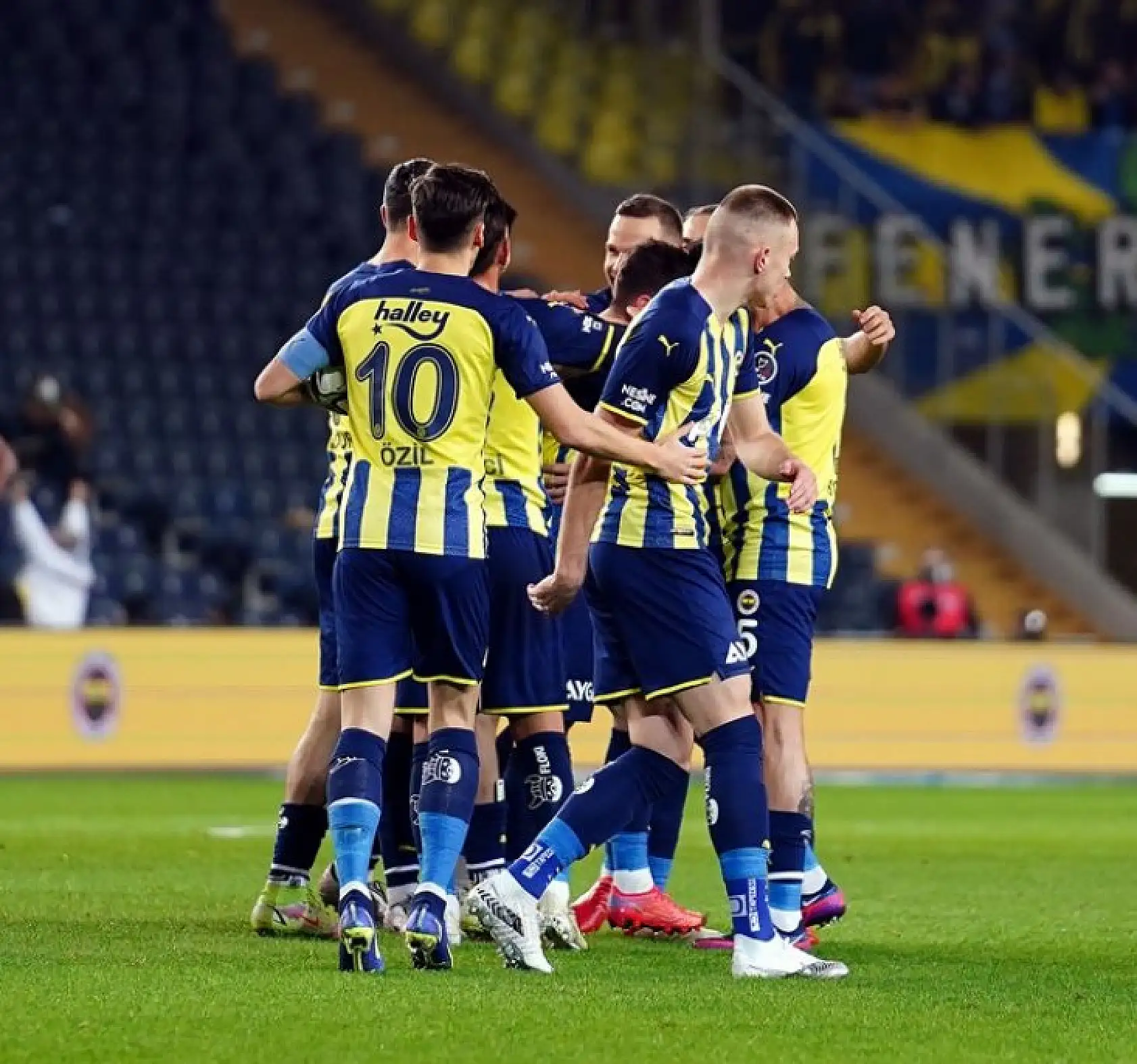 Fenerbahce Yeni Malatyaspor Karşılaşmasından Kareler