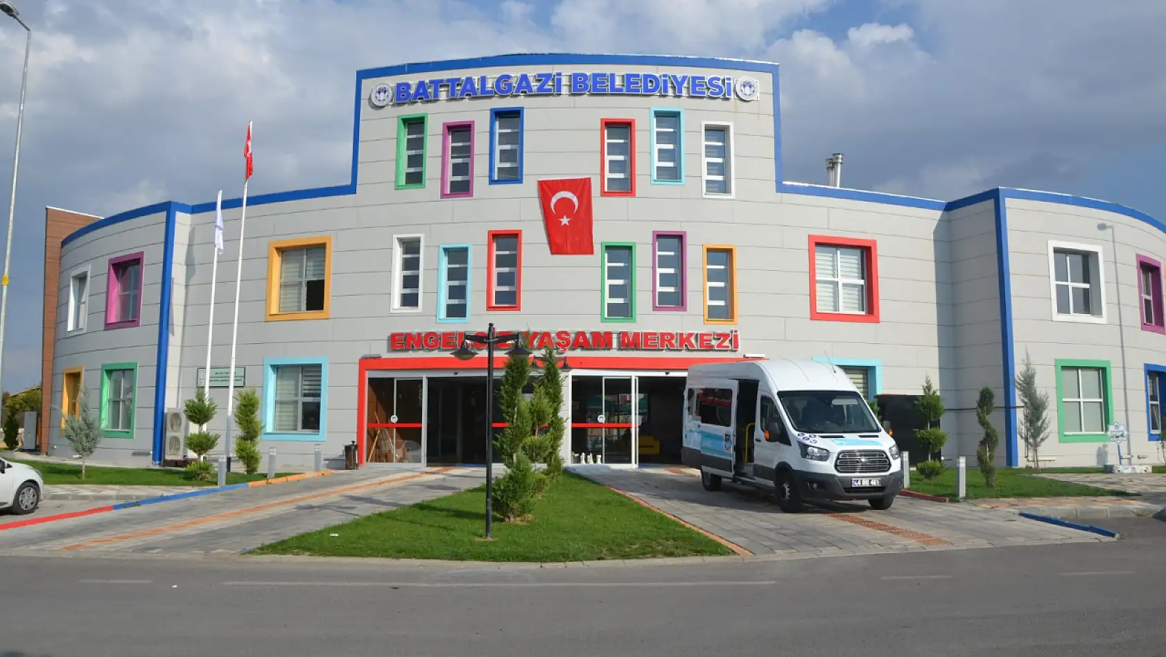 Battalgazi Engelsiz Yaşam Merkezi'nde Hayvanlarla Rehabilitasyon Başladı