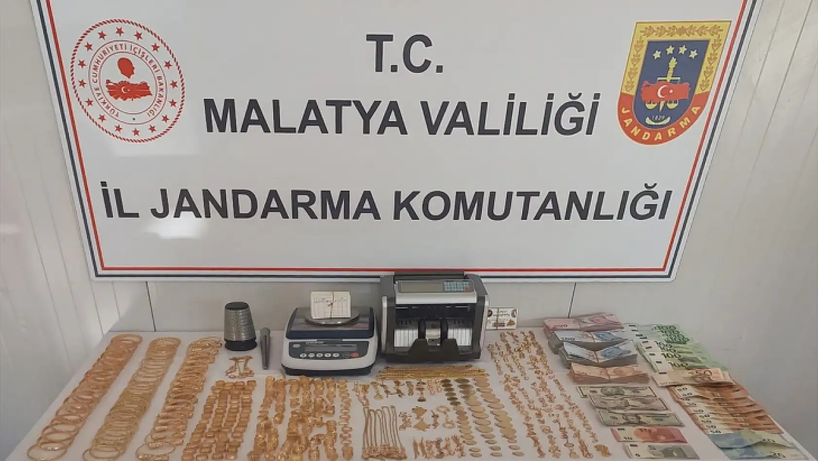 Malatya'da 2 kilo 897 gram kaçak altın ele geçirildi