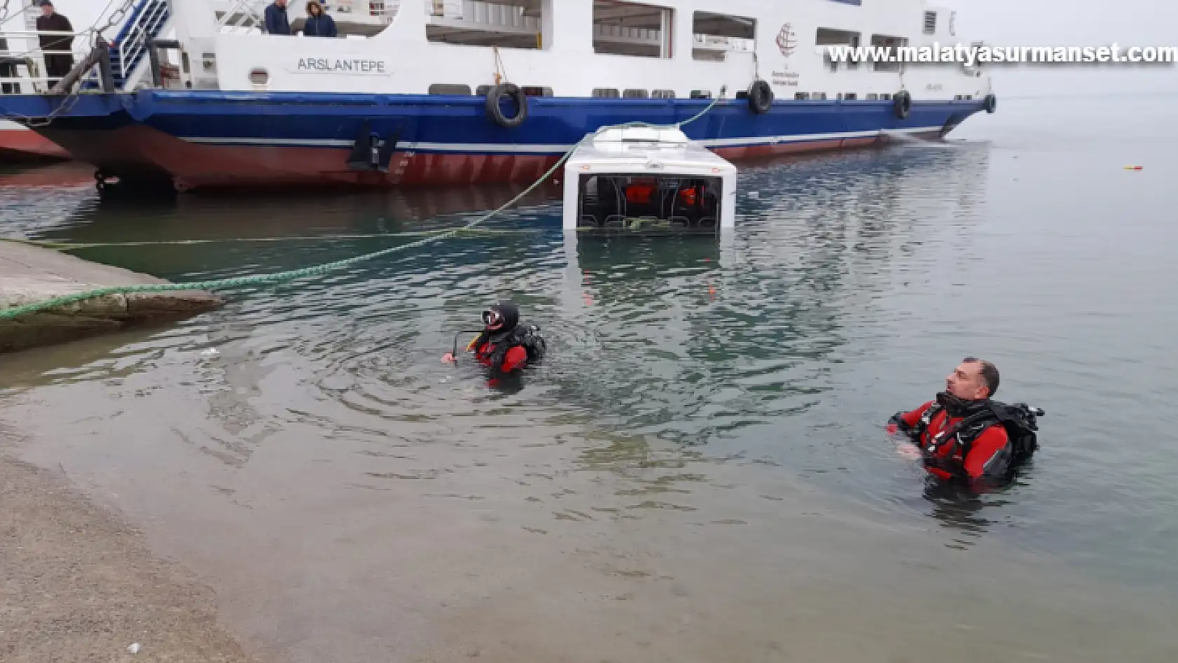 Malatya'da belediye otobüsü baraj gölüne uçtu: 3 yaralı