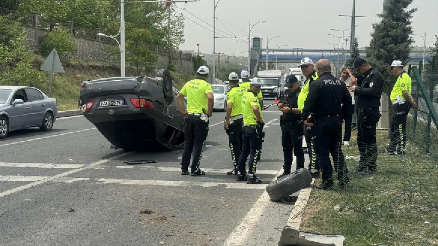 Malatya'daki takla atan otomobilin sürücüsü yaralandı