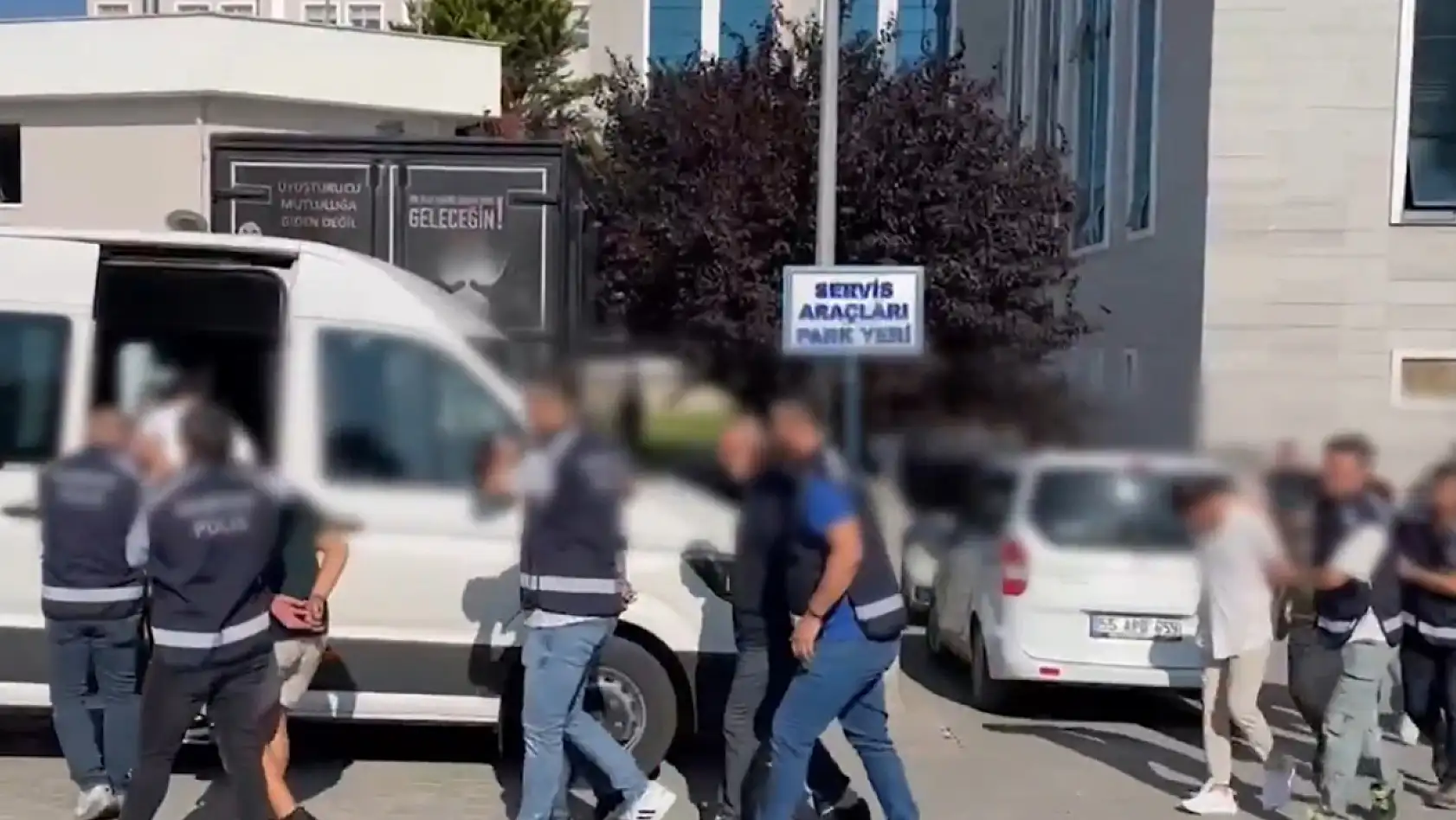 Nitelikli dolandırıcılık şebekelerine yönelik operasyonlarda 102 kişi tutuklandı