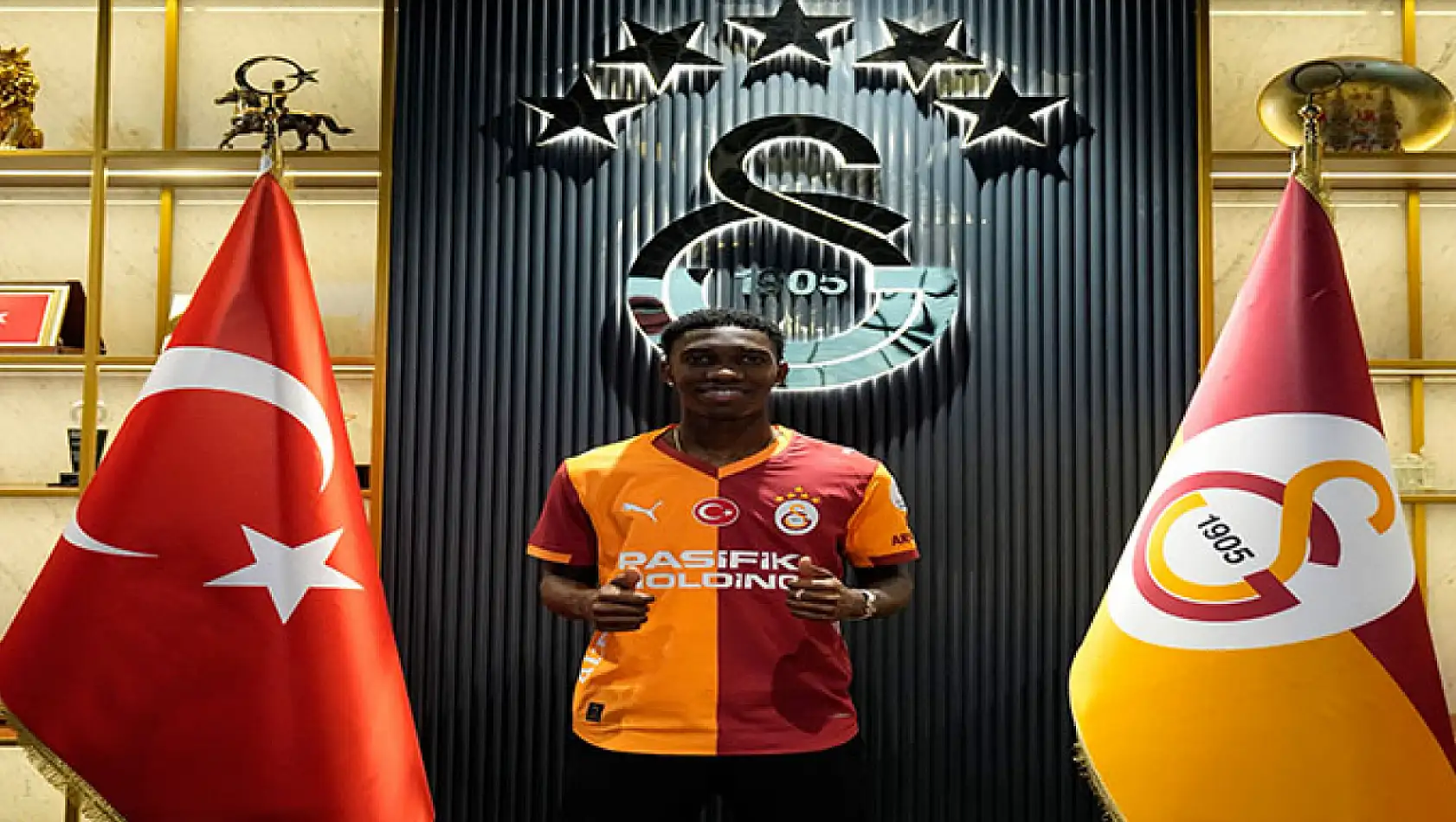 Galatasaray'da Kolombiya Rüzgârı: Yaser Asprilla Resmen Cimbom'da