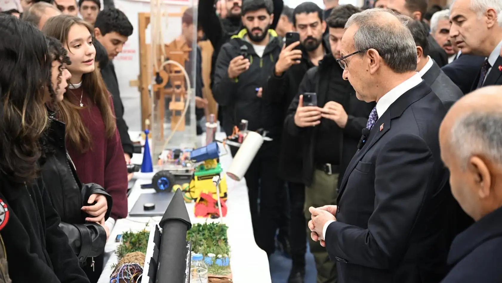 Malatya'da Teknoloji Etkinliğine Vali Yavuz Liderlik Etti