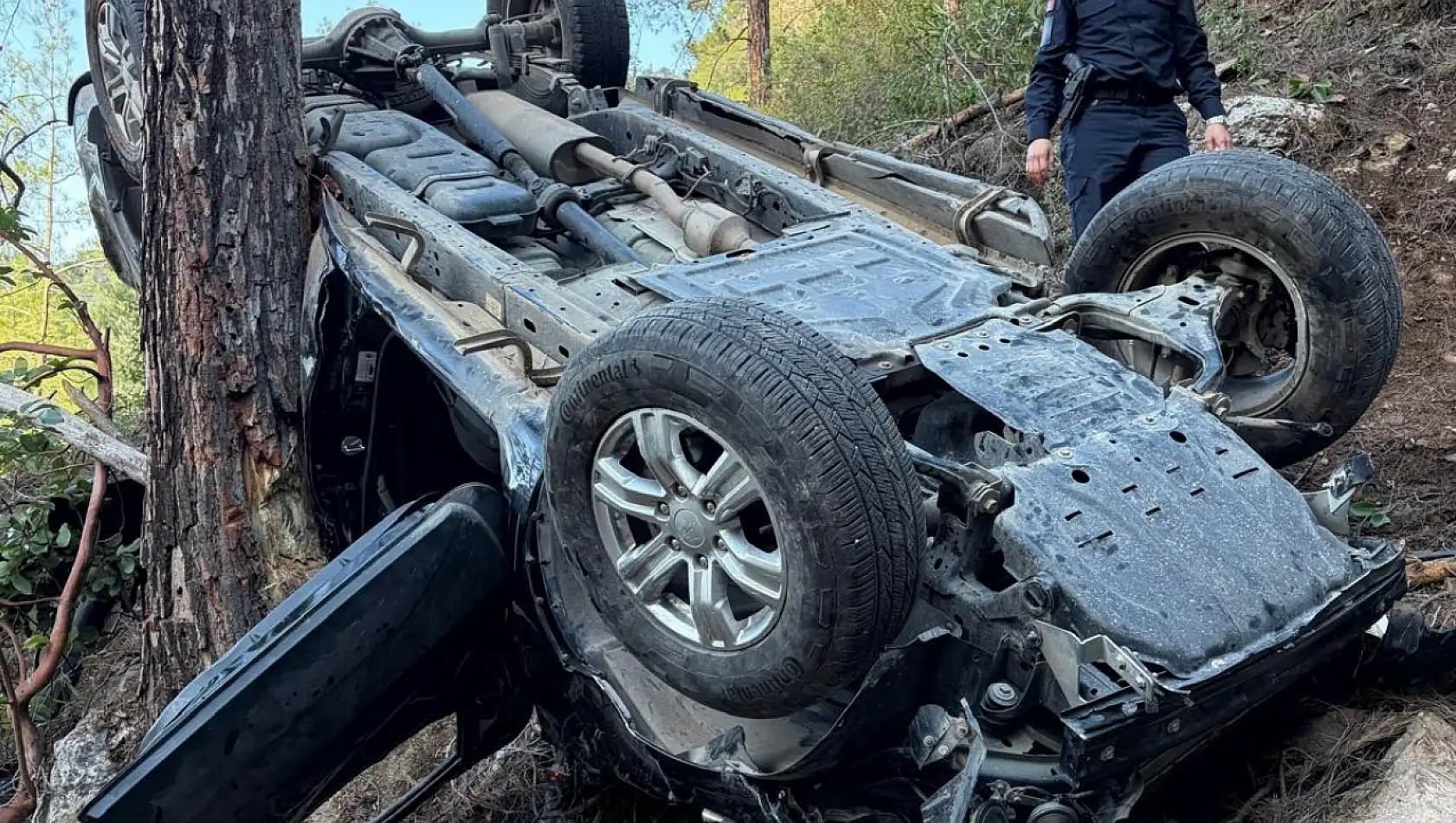 Otomobil uçuruma yuvarlandı, çocuk sürücü hayatını kaybetti