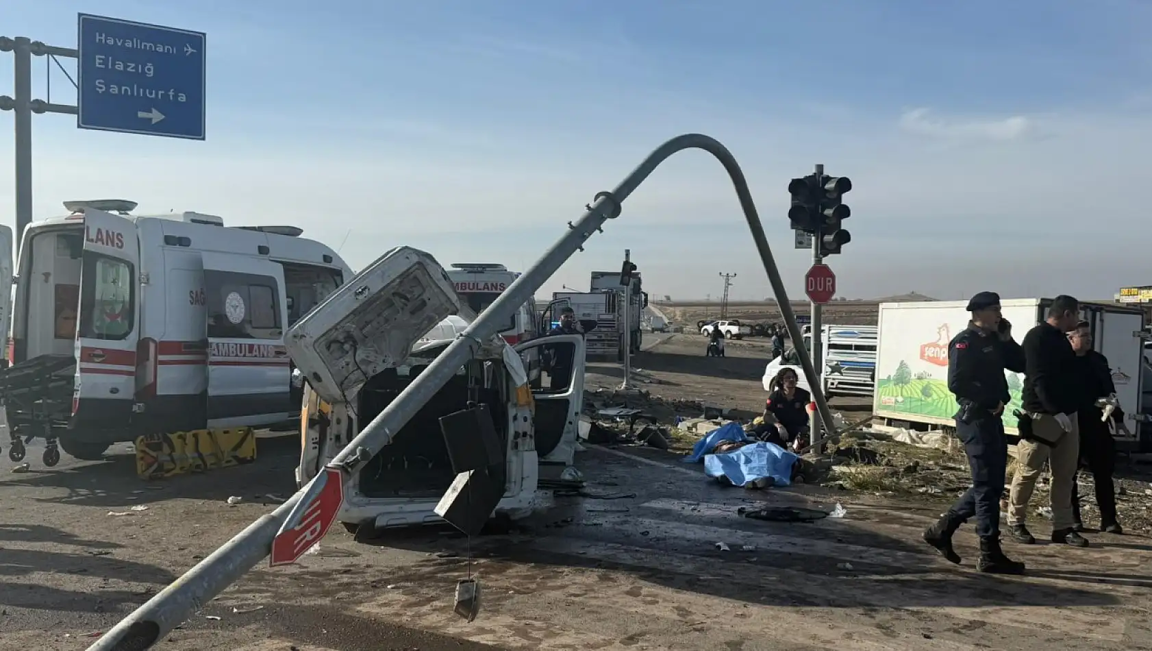 Tırın Çarptığı Araçlar Hurdaya Döndü: 2 Ölü, 3 Yaralı