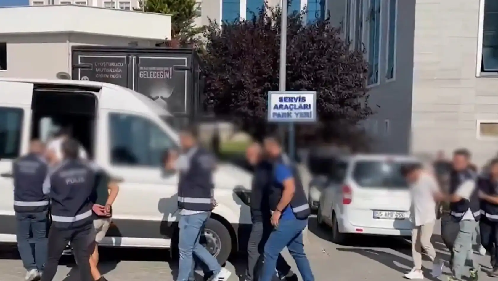 Nitelikli dolandırıcılık şebekelerine yönelik operasyonlarda 102 kişi tutuklandı