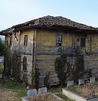 Asırlık cami ilgi bekliyor