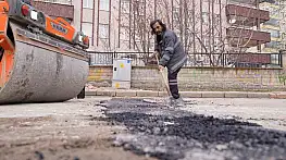 Elazığ'da asfalt yama uygulaması sürüyor