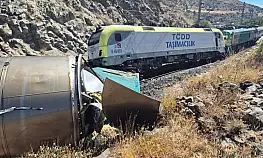 Malatya'nın Hekimhan İlçesinde Trenler Çarpıştı: 1 Yaralı