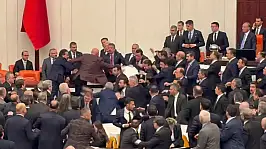 TBMM'de yemin töreni öncesi gerginlik: AK Parti ile CHP'li vekiller arasında arbede