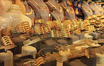 Altın fiyatlarında dalgalı seyir sürüyor