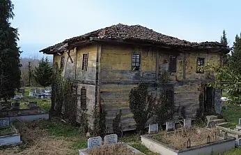 Asırlık cami ilgi bekliyor