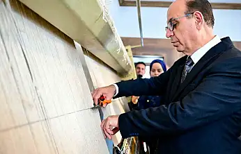 Başkan Geçit, halı dokuma kursunda kesim törenine katıldı