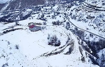 Beyaza bürünen 2 bin rakımdaki mahalleler havadan görüntülendi