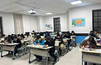 Büyükşehir Eğitim Merkezlerinde yapılan deneme sınavına bin 350 öğrenci katıldı