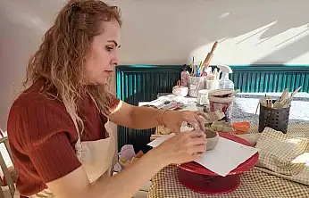 Depremde yaşadıklarını unutmak için sanata yöneldi