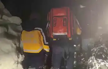 Ekiplerin uzun uğraşlarıyla yol açılarak hastaya ulaşıldı