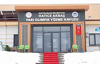 Göztepe Hatice Akbaş Yarı Olimpik Yüzme Havuzu'nda yeni dönem eğitimleri