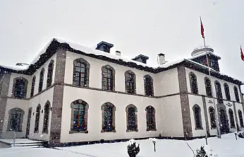 Kongre Binası İçin Tehlike Zilleri Çalıyor