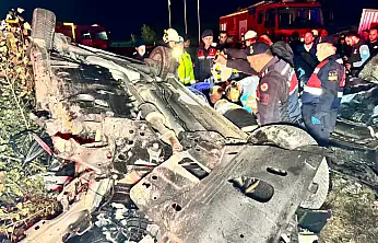 Lastiği Patlayan Tır Faciaya Yol Açtı! 1 Ölü  2 Yaralı!