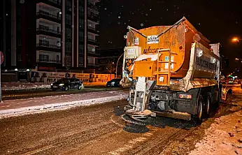 Malatya Büyükşehir Belediyesi karla mücadelede 7/24 sahada